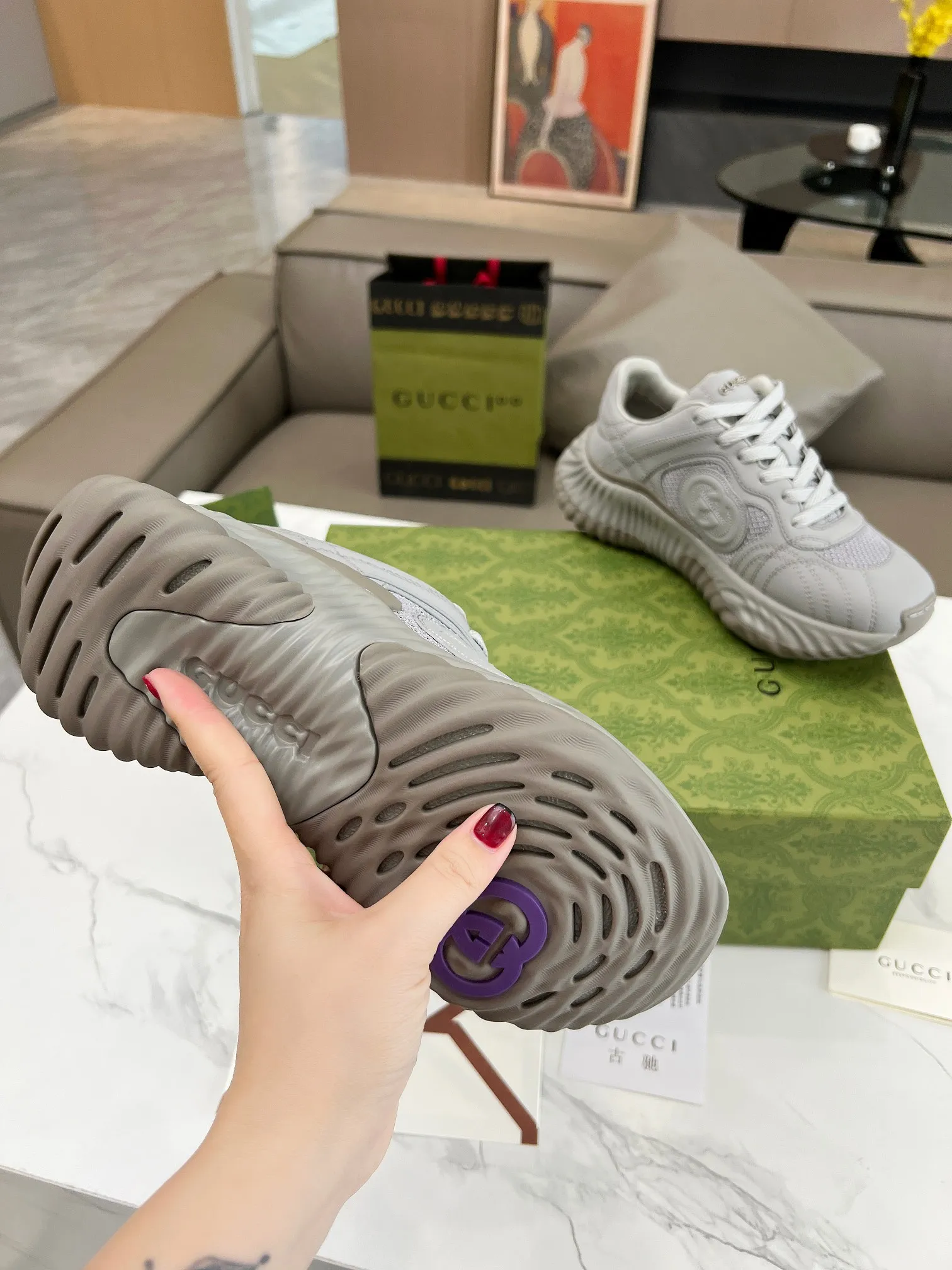 Men's men's shoes 💰780 Top version 🔝Original purchase and development [Love] This new sneaker adopts a thick-soled design, with stitched sheepskin upper and breathable mesh. Show full sense of technology. The 3D effect interlocking double G leather patch and Gucci letter metal accessories, two brand logo details, inject a dazzling texture into the overall design. The details are more substantial! ...